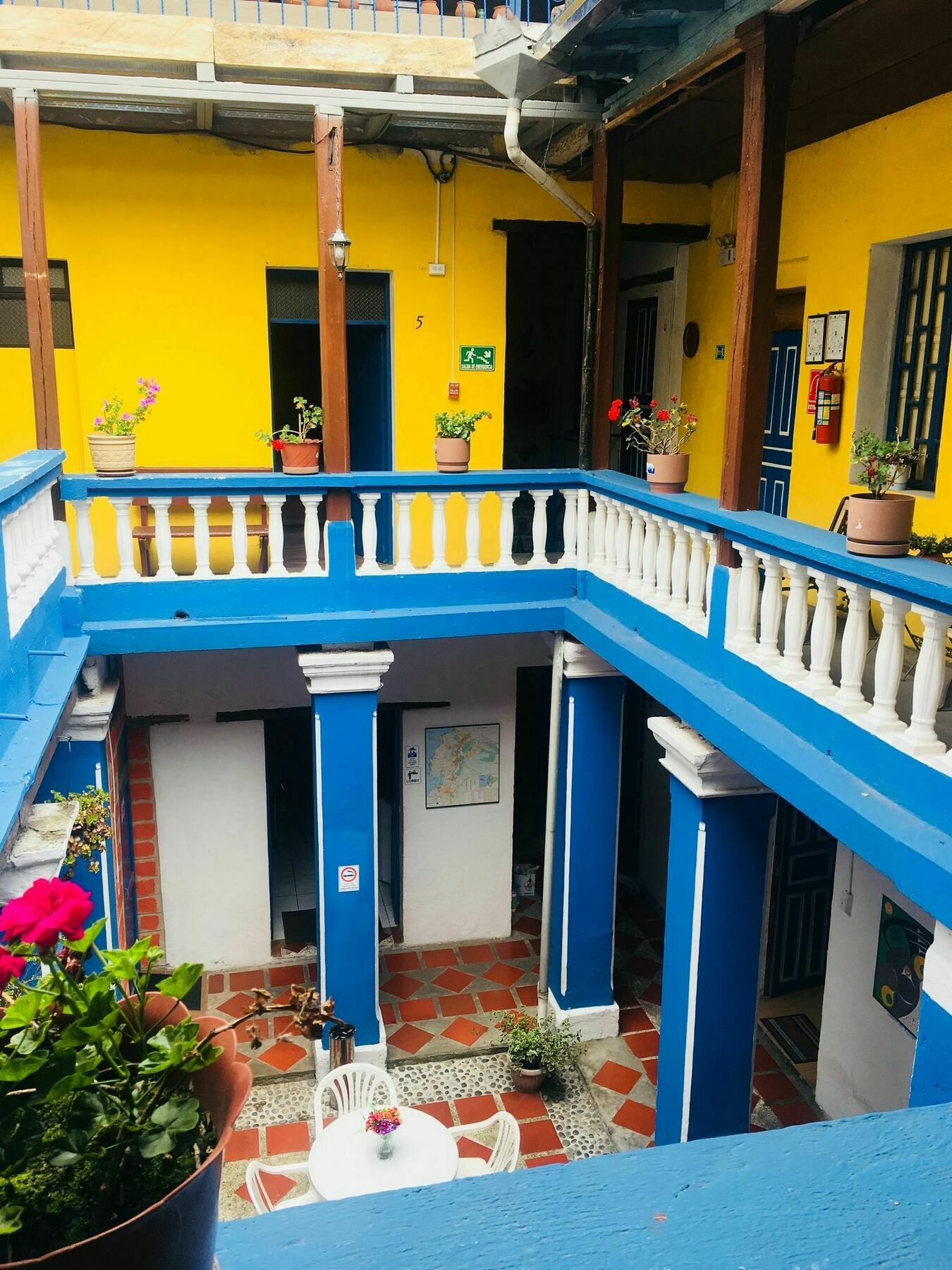 Blue Door Housing Historic Quito 호텔 외부 사진